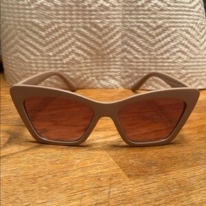 Chic Vince Camuto VC899 Tan Cat Eyes Sunglasses